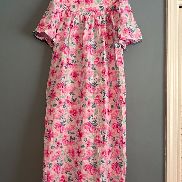 SELLING ELEGANT EMILY NIGHTGOWN SIZE MEDIUM FLORAL COLOR BNWT SHORT SLEEVE - Picture 3 of 12
